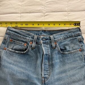 Classic Levi 501. These jeans are in excellent shape!